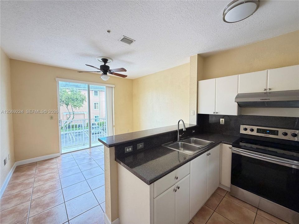 Active With Contract: $2,100 (2 beds, 2 baths, 1298 Square Feet)