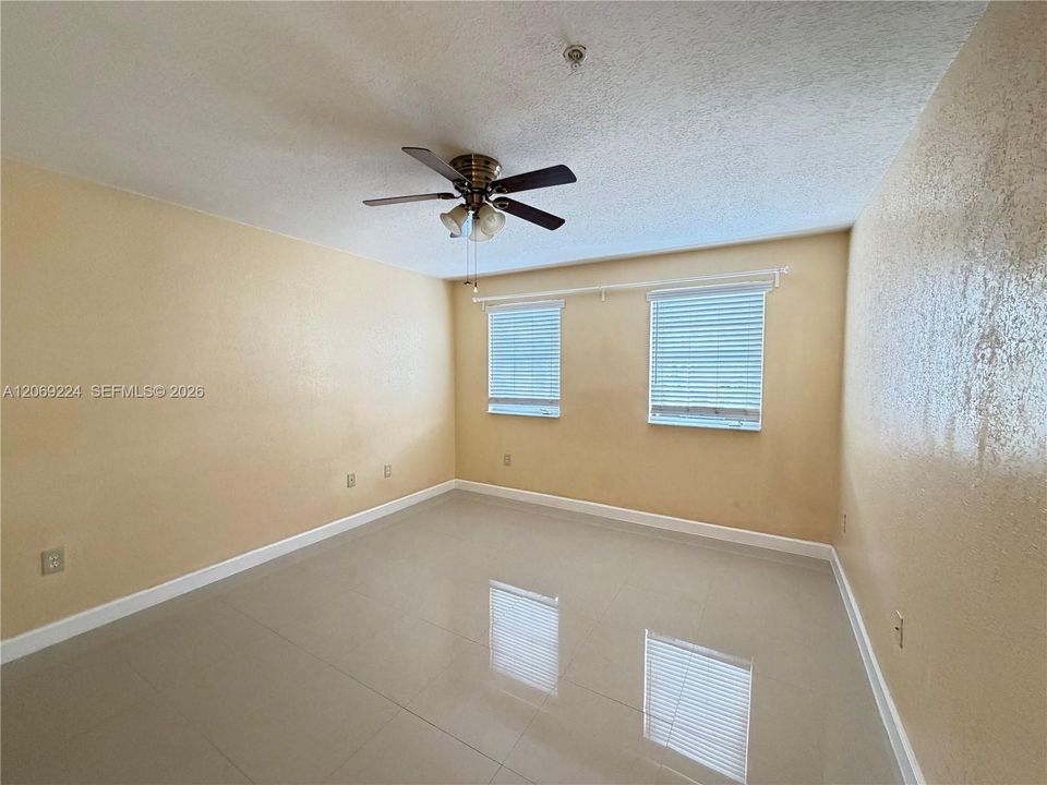 Active With Contract: $2,100 (2 beds, 2 baths, 1298 Square Feet)