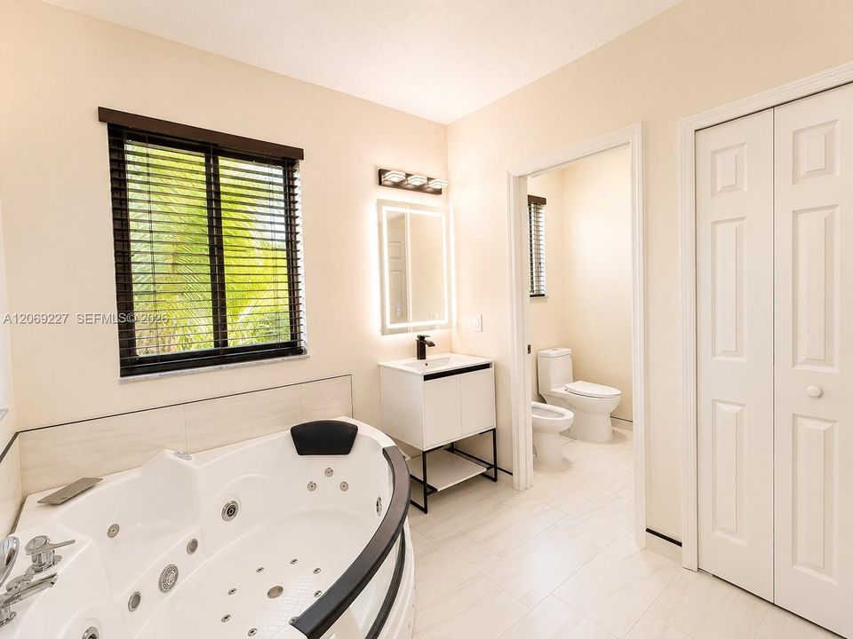 For Sale: $1,550,000 (5 beds, 4 baths, 2889 Square Feet)