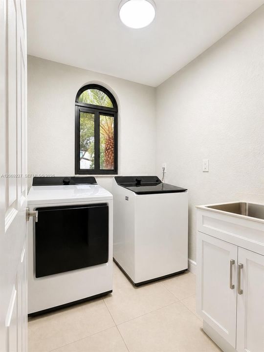 For Sale: $1,550,000 (5 beds, 4 baths, 2889 Square Feet)