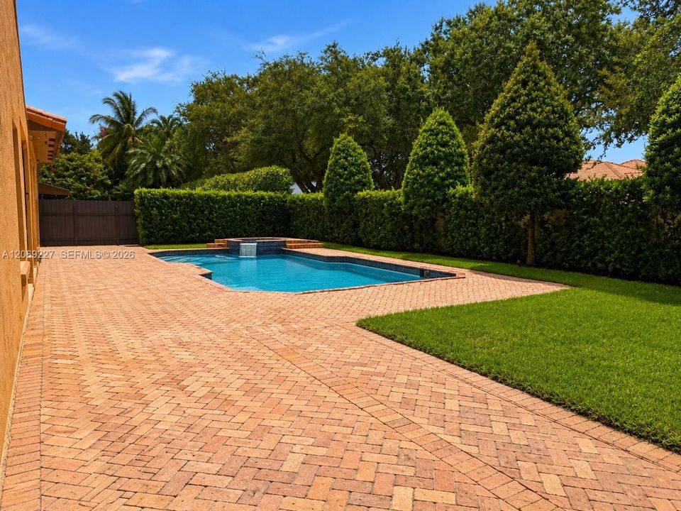 For Sale: $1,550,000 (5 beds, 4 baths, 2889 Square Feet)