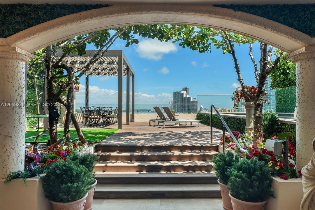 En Venta: $39,950,000 (7 camas, 8 baños, 9852 Pies cuadrados)