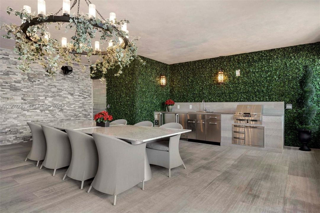 Outdoor kitchen and Dining