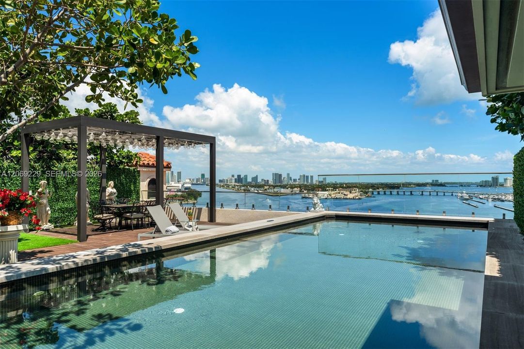 En Venta: $39,950,000 (7 camas, 8 baños, 9852 Pies cuadrados)
