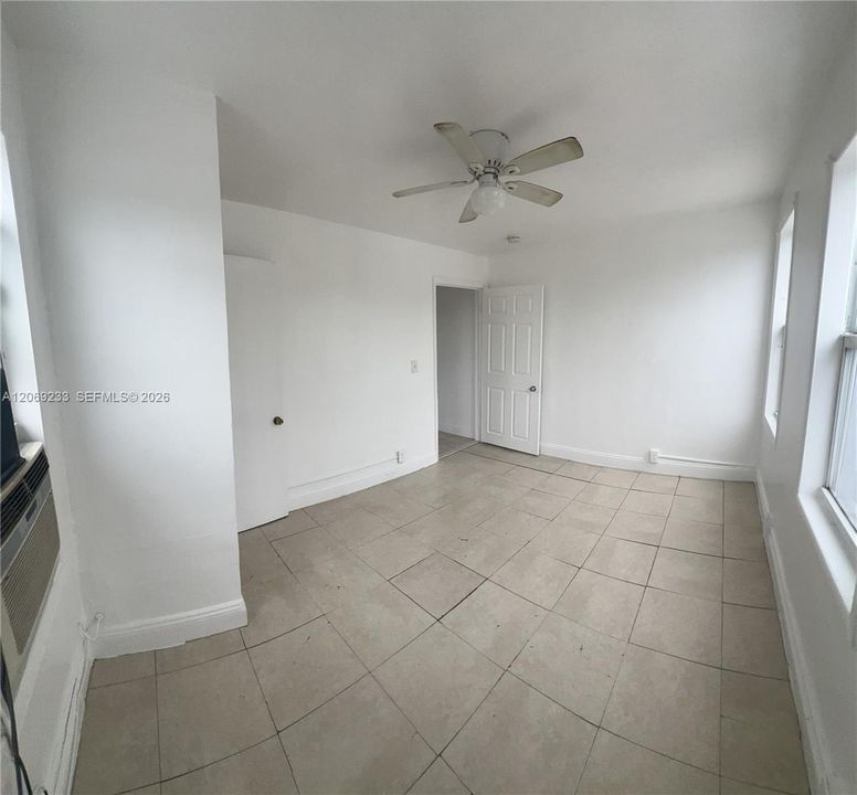 For Rent: $1,700 (2 beds, 1 baths, 700 Square Feet)