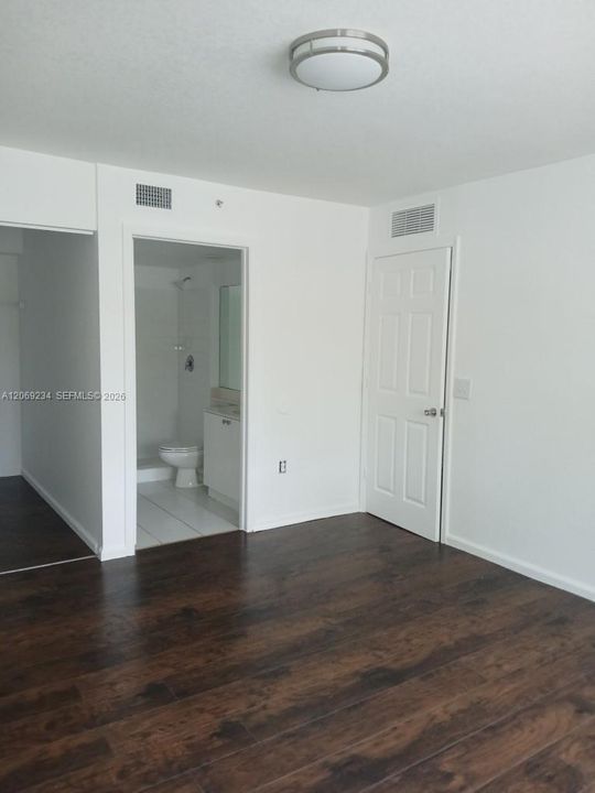 For Rent: $1,700 (2 beds, 2 baths, 895 Square Feet)