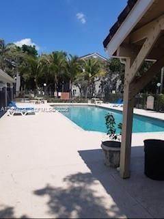 For Rent: $1,700 (2 beds, 2 baths, 895 Square Feet)