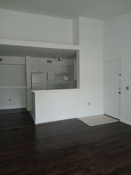 For Rent: $1,700 (2 beds, 2 baths, 895 Square Feet)
