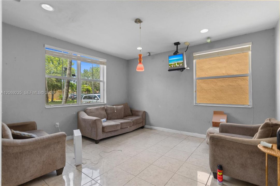 En Venta: $519,000 (4 camas, 3 baños, 2786 Pies cuadrados)