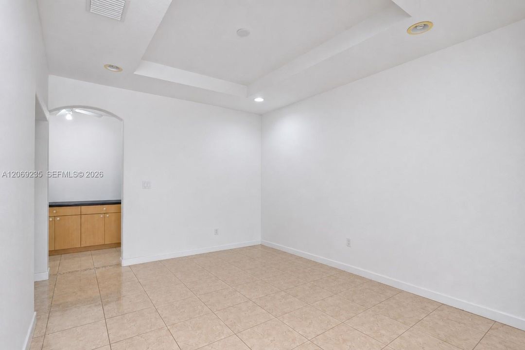 En Venta: $519,000 (4 camas, 3 baños, 2786 Pies cuadrados)