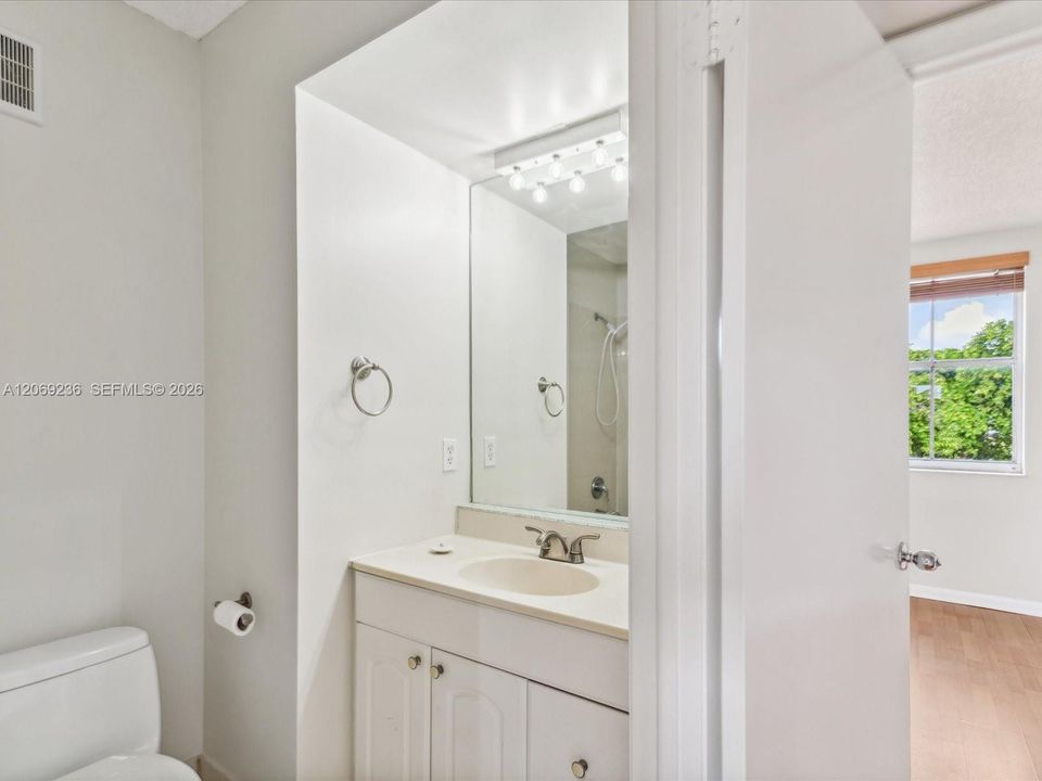 For Rent: $3,300 (3 beds, 2 baths, 1580 Square Feet)