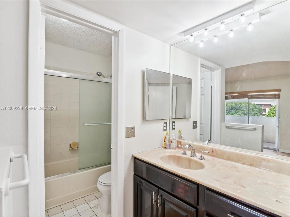 For Rent: $3,300 (3 beds, 2 baths, 1580 Square Feet)