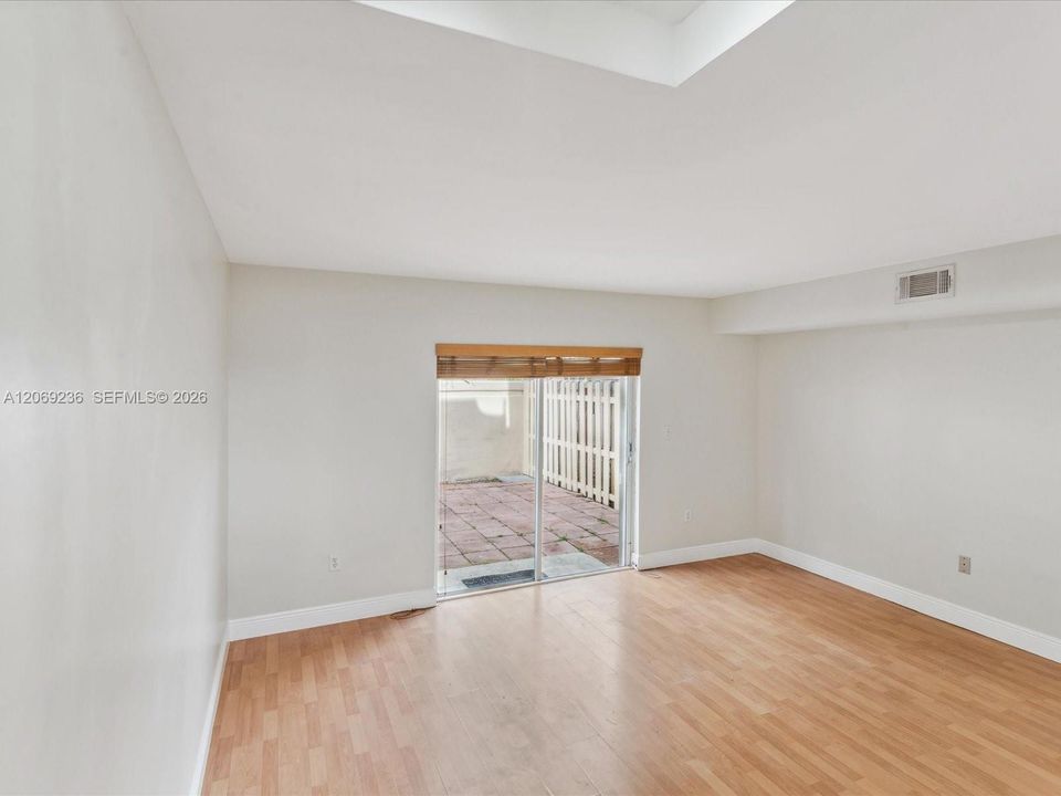 For Rent: $3,300 (3 beds, 2 baths, 1580 Square Feet)