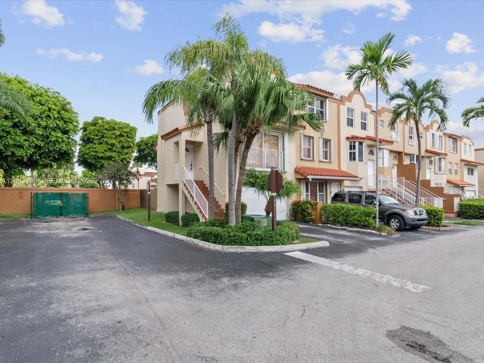 For Rent: $3,300 (3 beds, 2 baths, 1580 Square Feet)