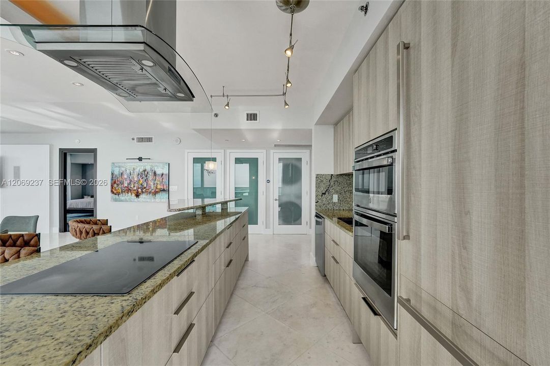 For Rent: $12,000 (3 beds, 3 baths, 2065 Square Feet)