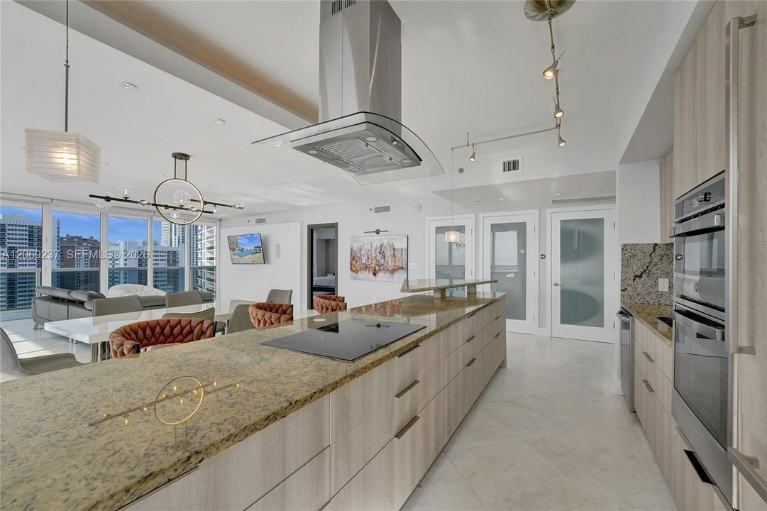 For Rent: $12,000 (3 beds, 3 baths, 2065 Square Feet)