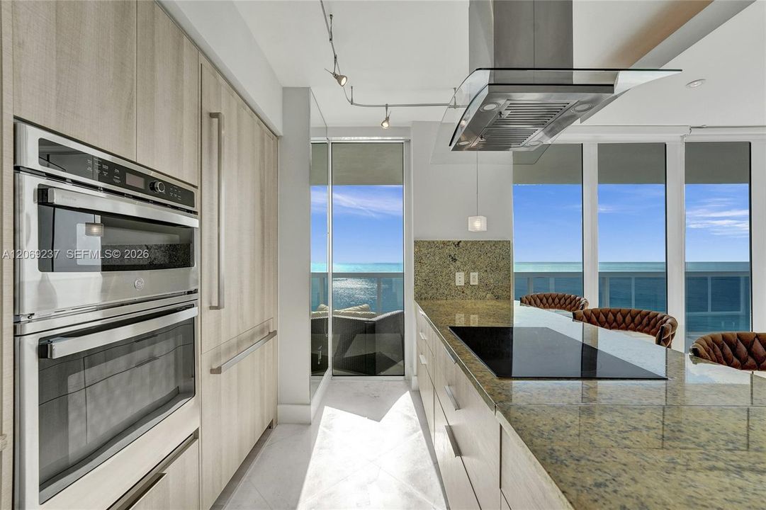 For Rent: $12,000 (3 beds, 3 baths, 2065 Square Feet)