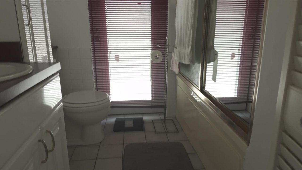 22_bathroom2-vanity