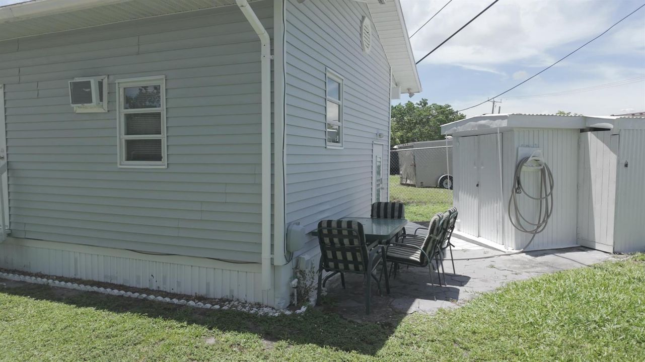 25_patio-and-shed