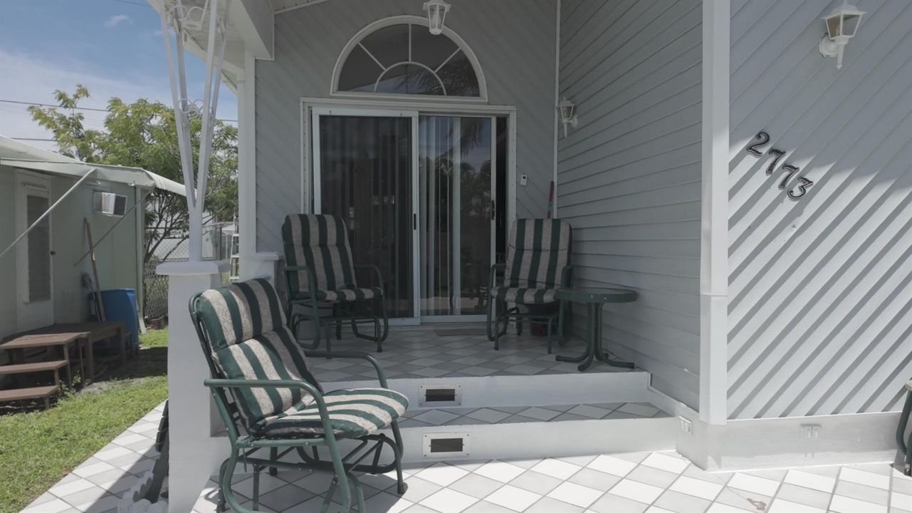 03_covered-porch