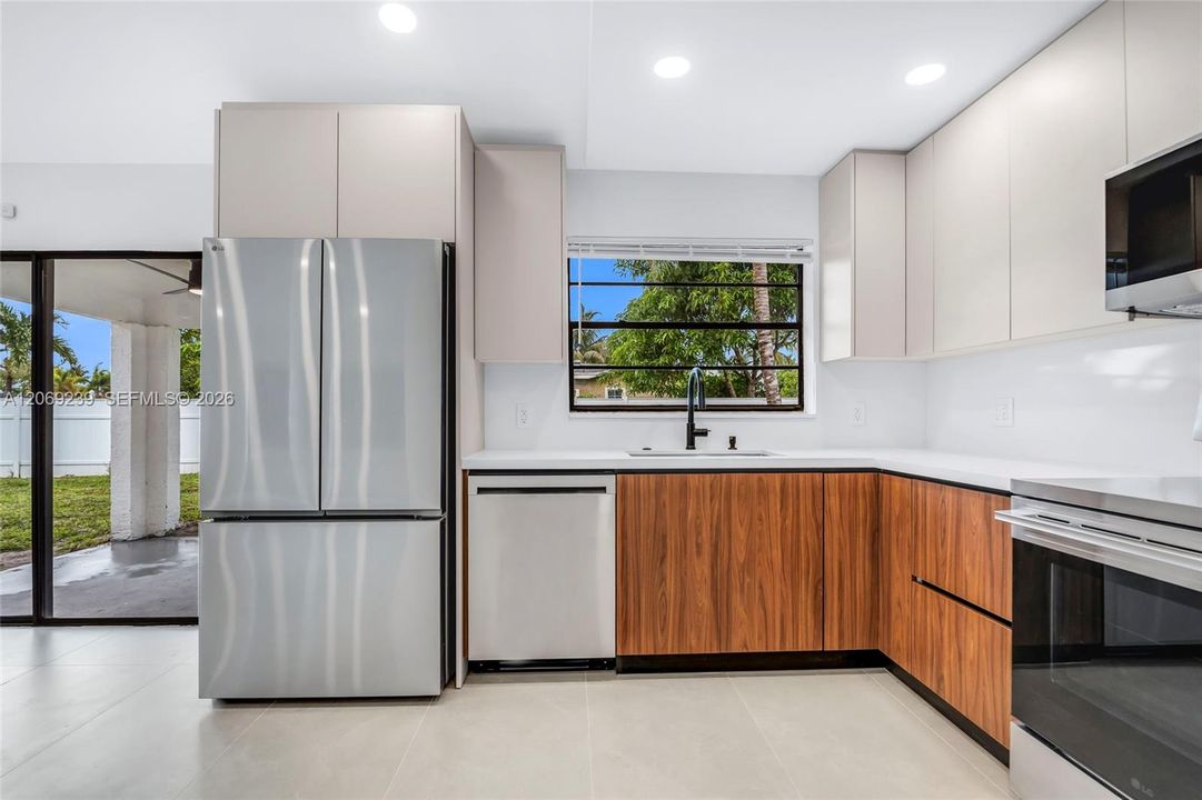 For Sale: $549,000 (3 beds, 2 baths, 1339 Square Feet)
