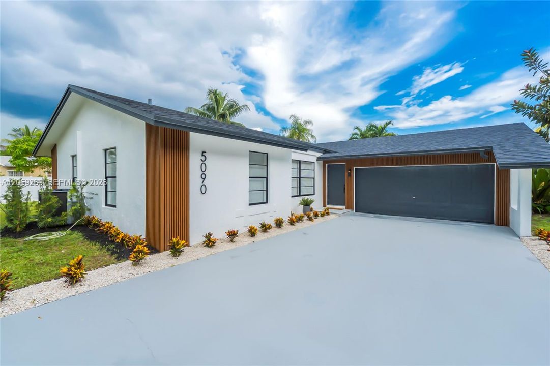 For Sale: $549,000 (3 beds, 2 baths, 1339 Square Feet)