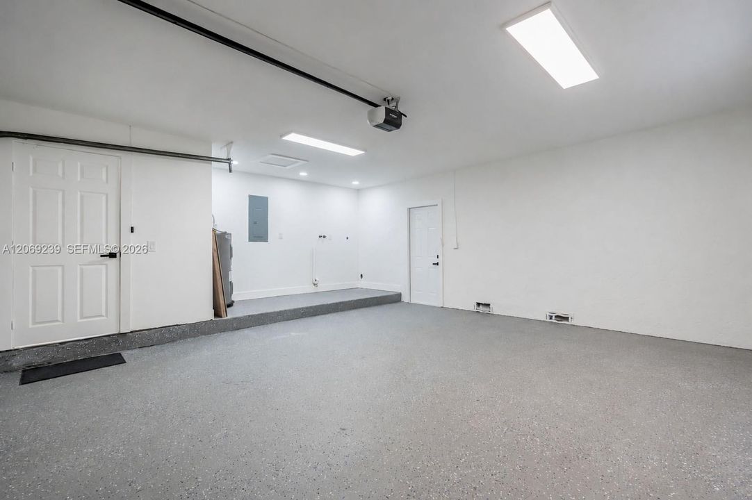 For Sale: $549,000 (3 beds, 2 baths, 1339 Square Feet)