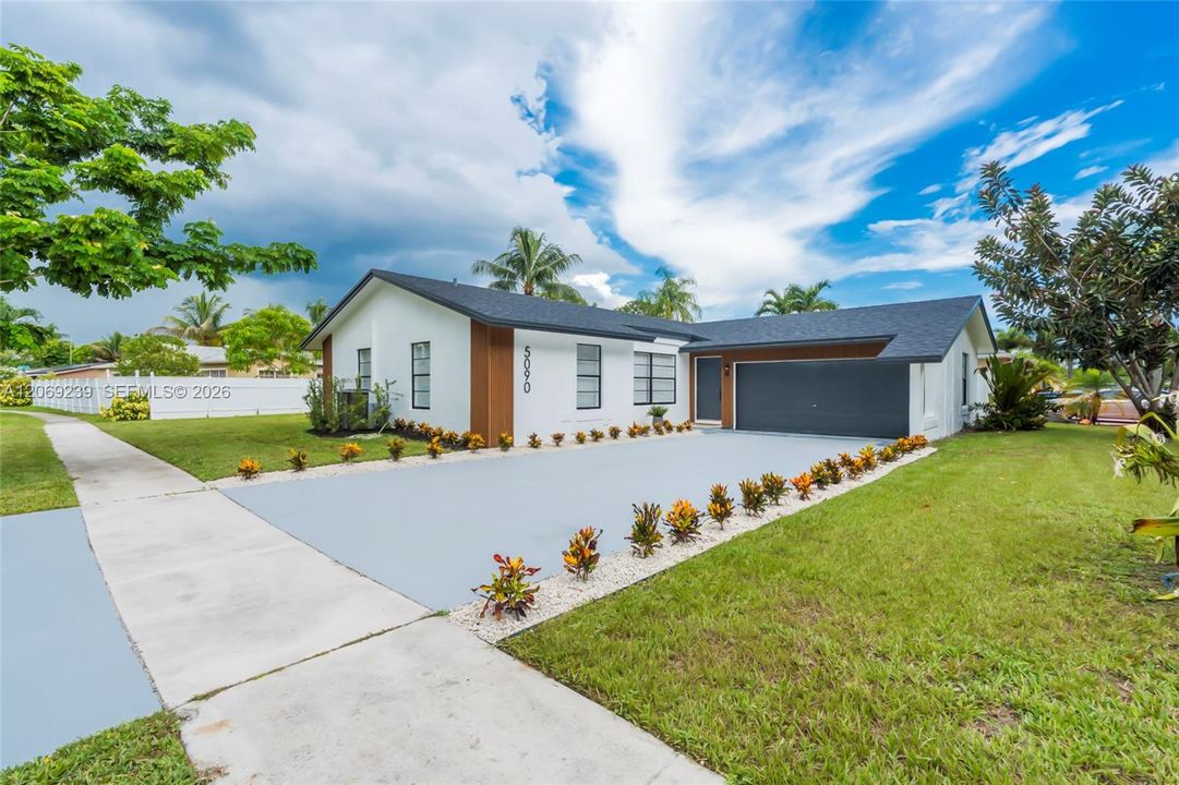 For Sale: $549,000 (3 beds, 2 baths, 1339 Square Feet)
