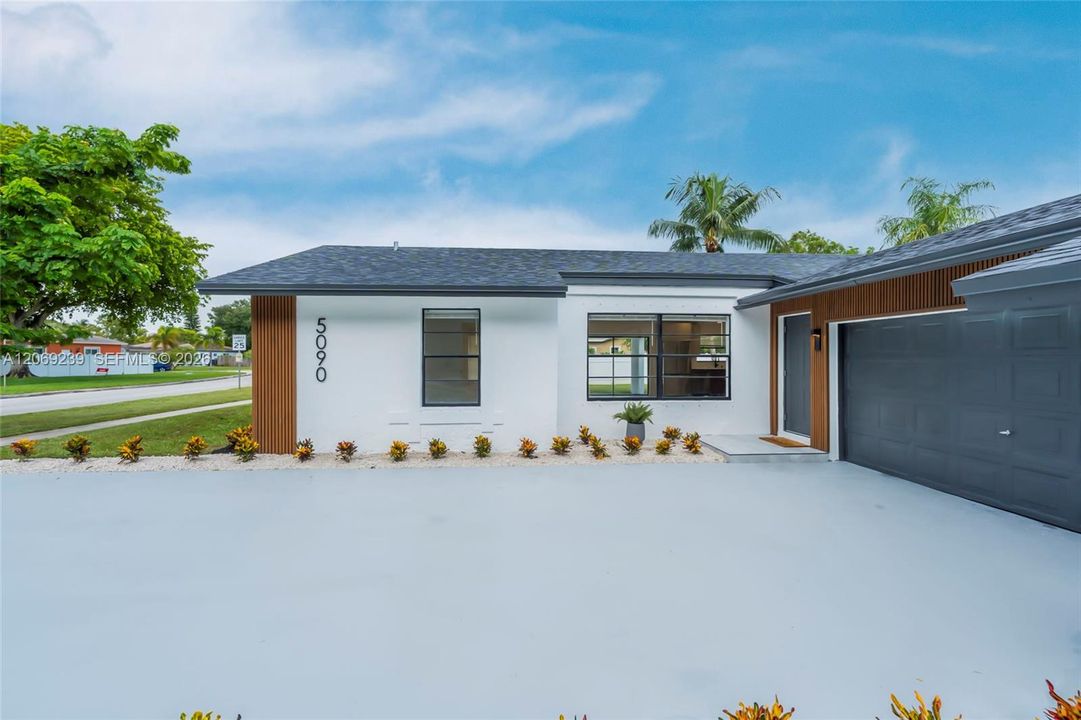 For Sale: $549,000 (3 beds, 2 baths, 1339 Square Feet)