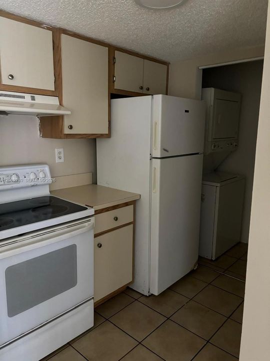 For Rent: $2,000 (2 beds, 2 baths, 976 Square Feet)