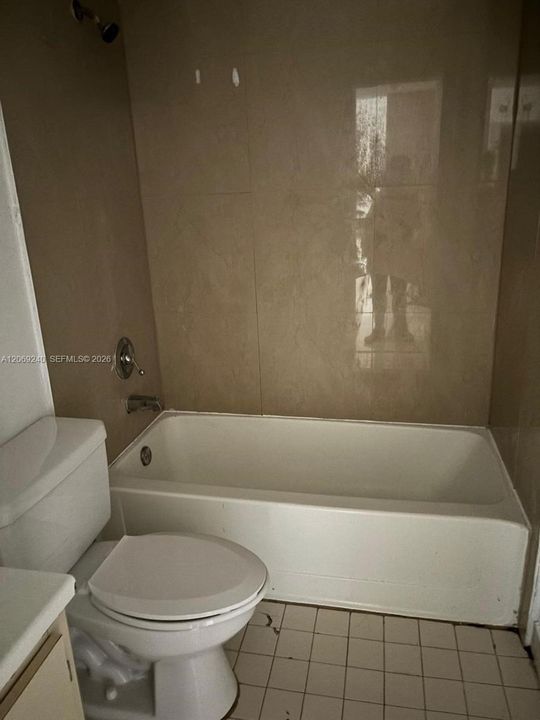 For Rent: $2,000 (2 beds, 2 baths, 976 Square Feet)