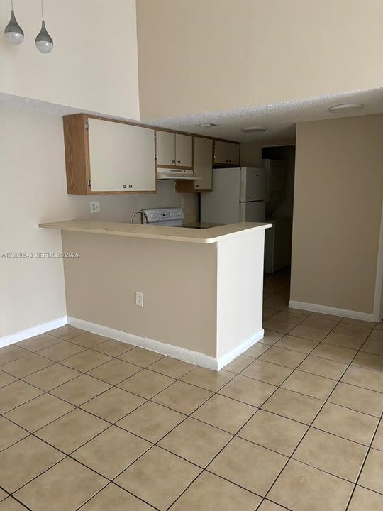 For Rent: $2,000 (2 beds, 2 baths, 976 Square Feet)