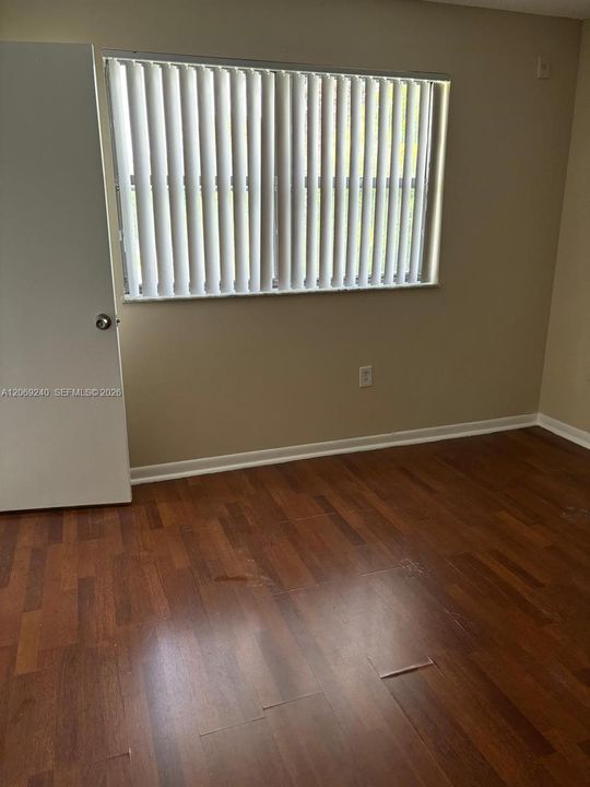 For Rent: $2,000 (2 beds, 2 baths, 976 Square Feet)