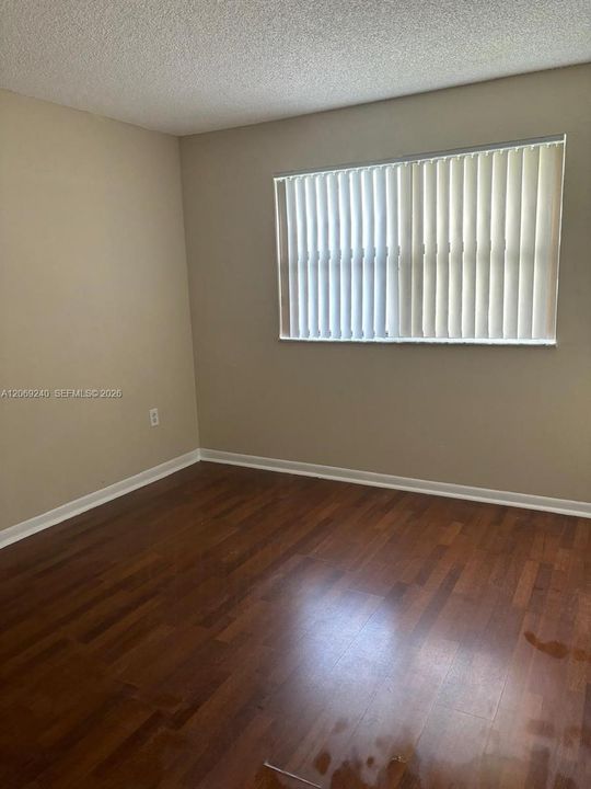 For Rent: $2,000 (2 beds, 2 baths, 976 Square Feet)