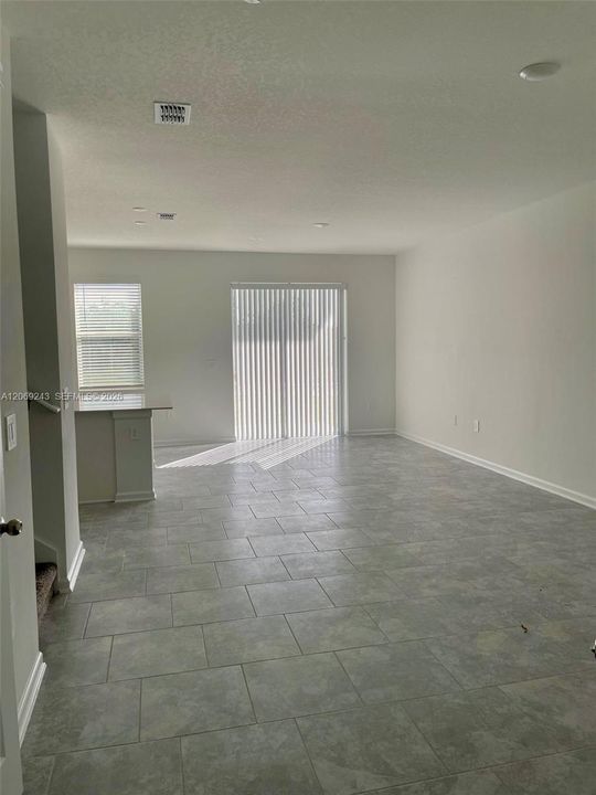 En Venta: $300,000 (3 camas, 2 baños, 1738 Pies cuadrados)