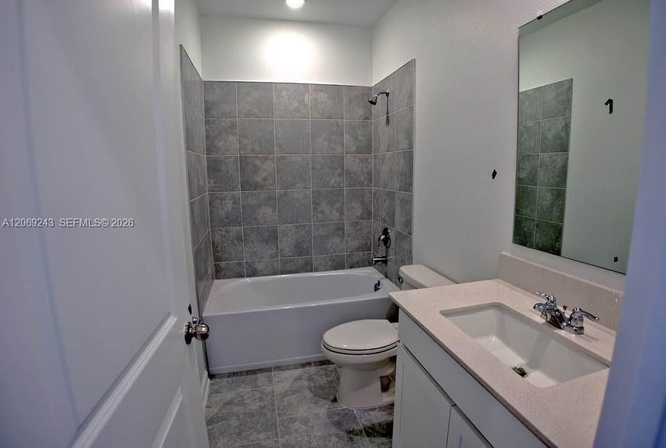 En Venta: $300,000 (3 camas, 2 baños, 1738 Pies cuadrados)