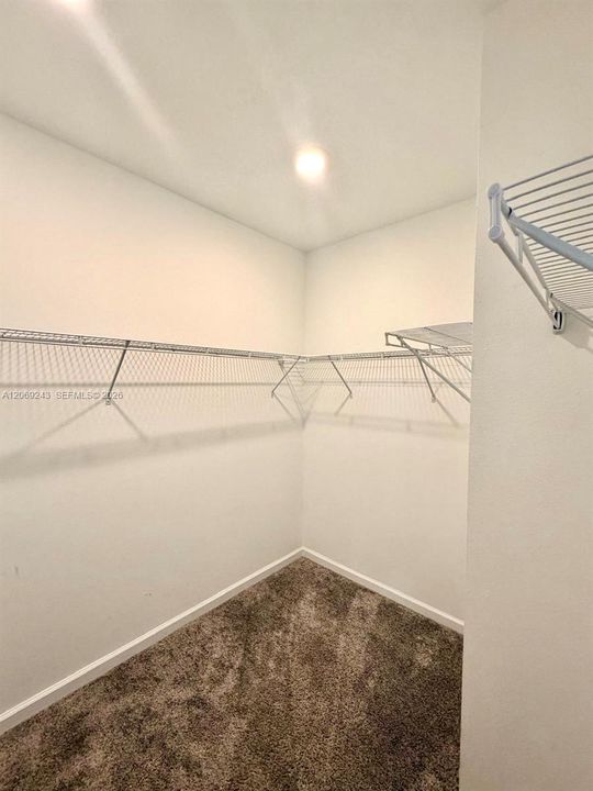 En Venta: $300,000 (3 camas, 2 baños, 1738 Pies cuadrados)