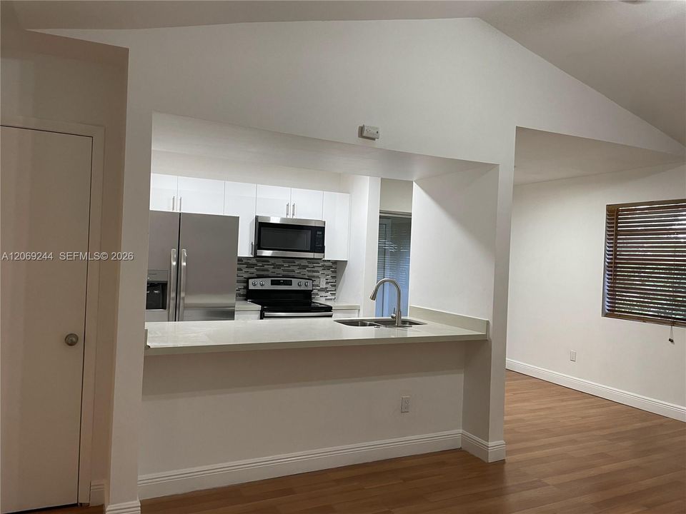For Rent: $2,200 (2 beds, 2 baths, 1093 Square Feet)