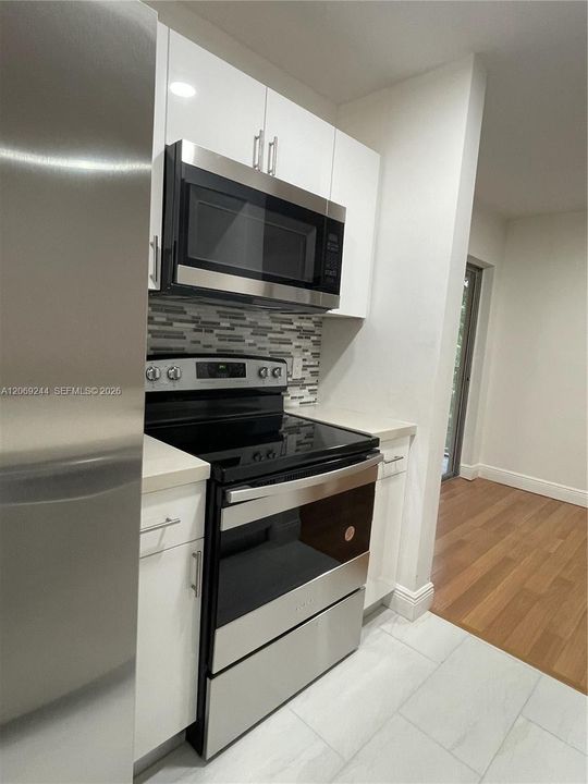 For Rent: $2,200 (2 beds, 2 baths, 1093 Square Feet)