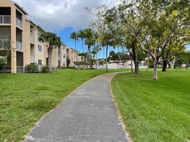 For Rent: $2,200 (2 beds, 2 baths, 1093 Square Feet)
