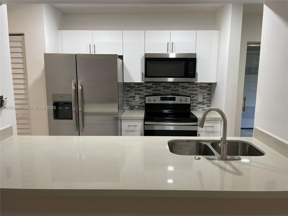For Rent: $2,200 (2 beds, 2 baths, 1093 Square Feet)