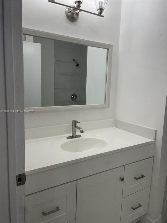 For Rent: $2,200 (2 beds, 2 baths, 1093 Square Feet)