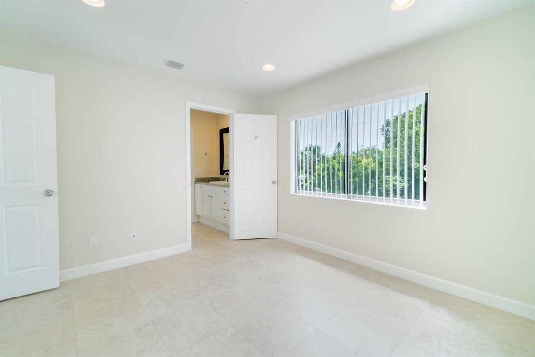 Versatile Guest Room & Office