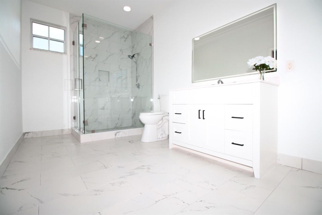 Bathroom810