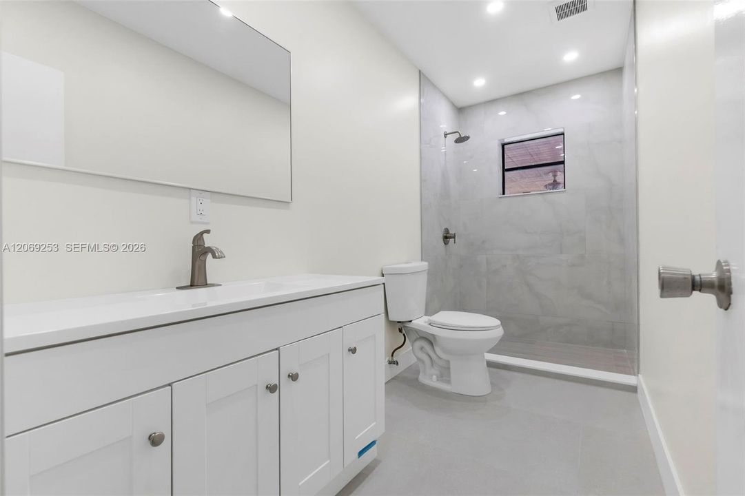 En Venta: $769,000 (5 camas, 2 baños, 1610 Pies cuadrados)
