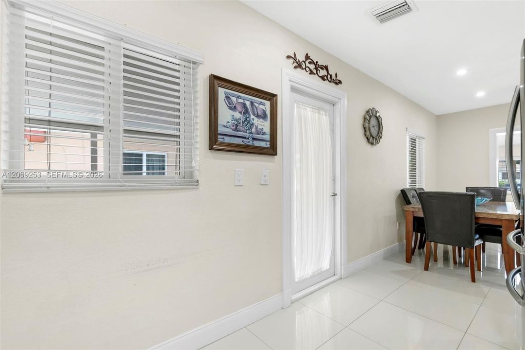 En Venta: $769,000 (5 camas, 2 baños, 1610 Pies cuadrados)