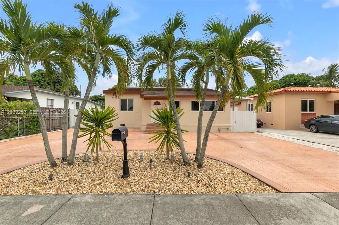 En Venta: $769,000 (5 camas, 2 baños, 1610 Pies cuadrados)