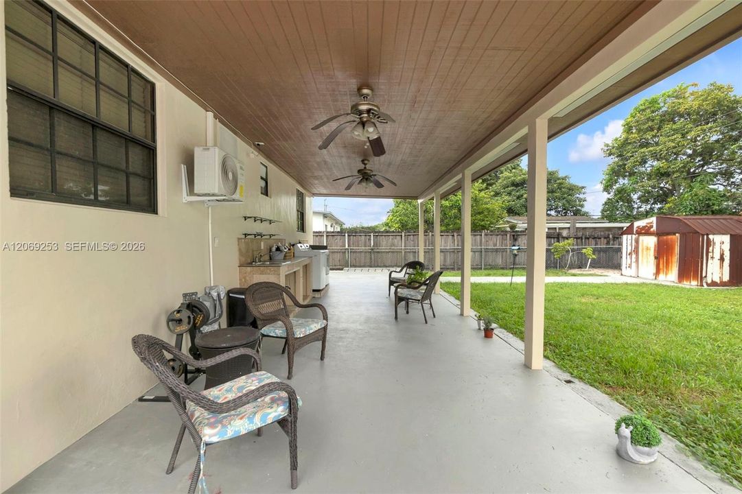 En Venta: $769,000 (5 camas, 2 baños, 1610 Pies cuadrados)