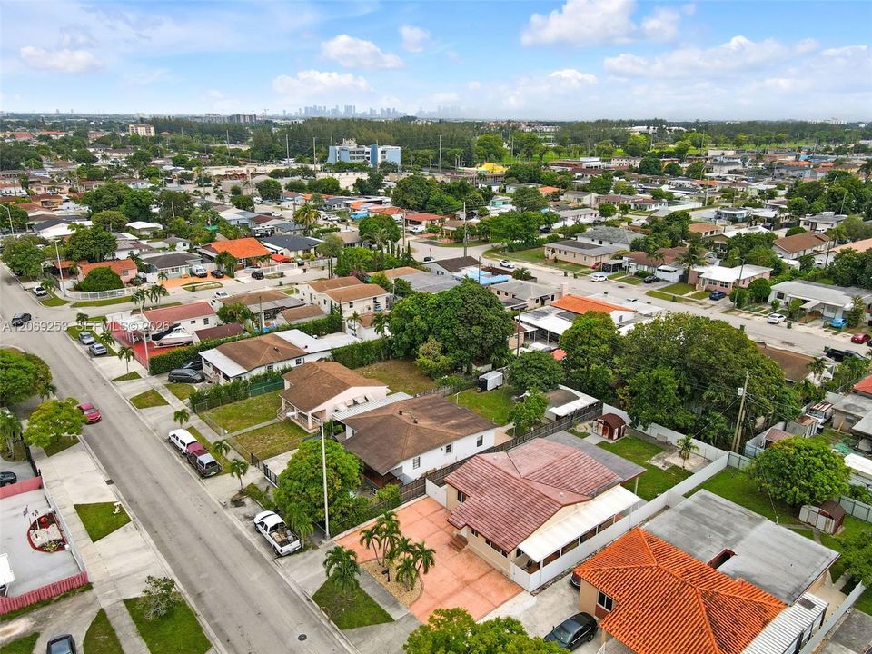 En Venta: $769,000 (5 camas, 2 baños, 1610 Pies cuadrados)