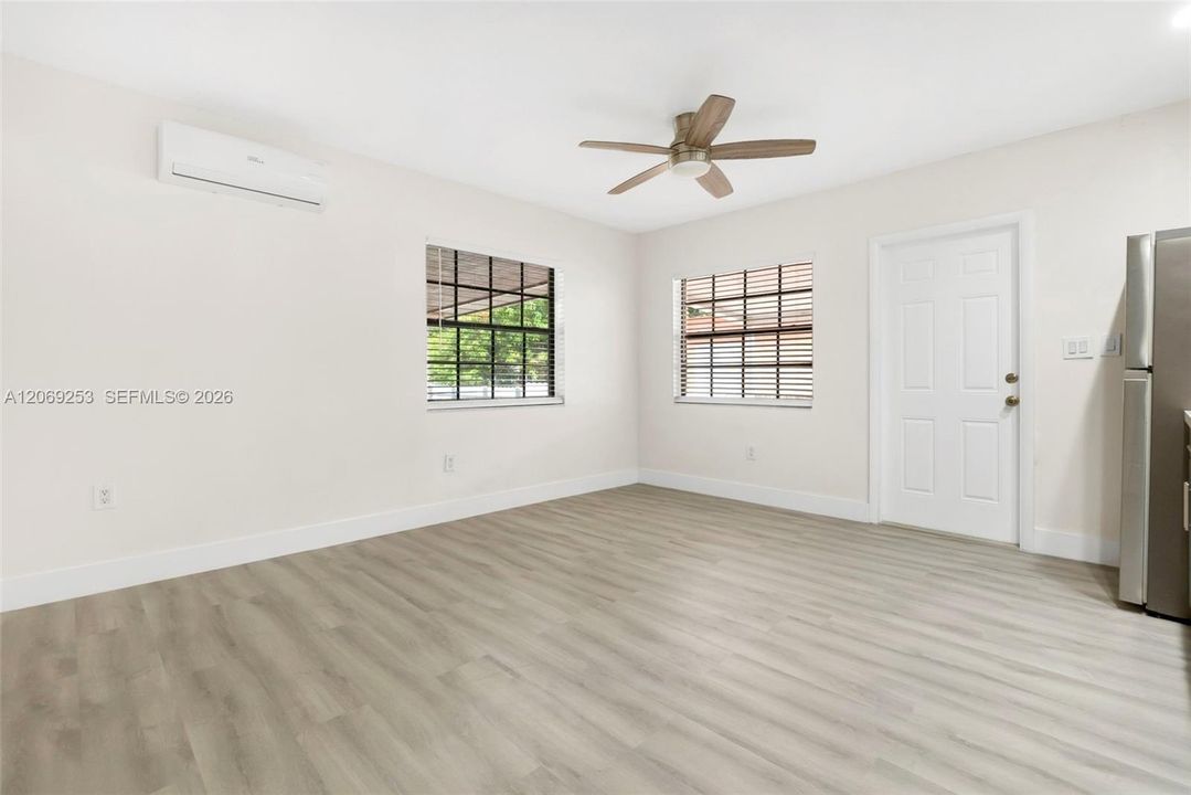 En Venta: $769,000 (5 camas, 2 baños, 1610 Pies cuadrados)